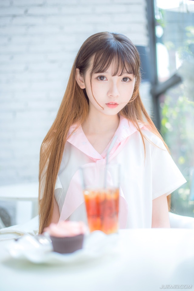 “岳父病了？要不我陪夫人去一趟？”刘璝有些讶然道。